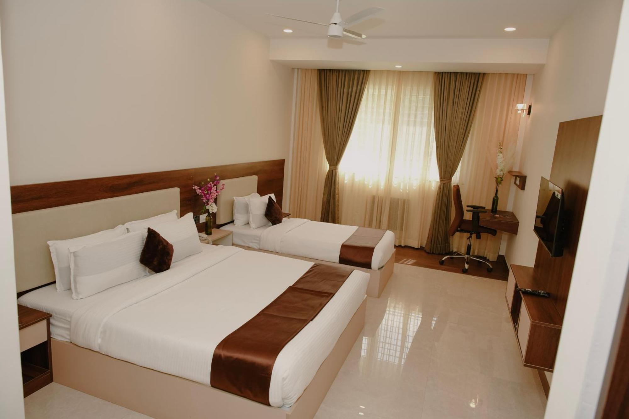 The King'S Meadows Hotel Golhalli Exterior foto