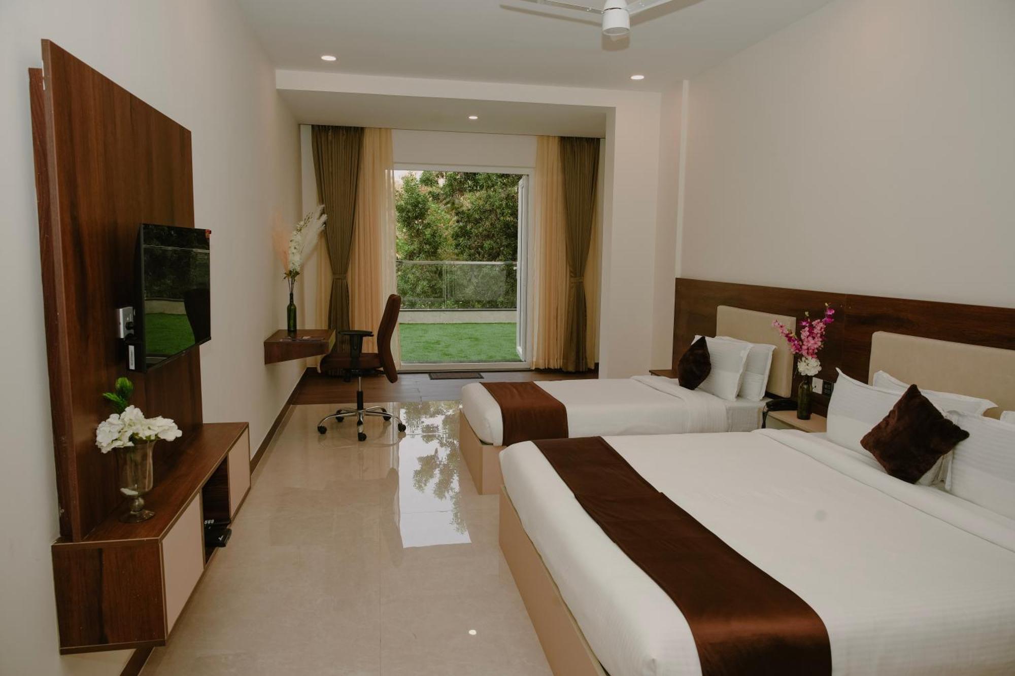 The King'S Meadows Hotel Golhalli Exterior foto