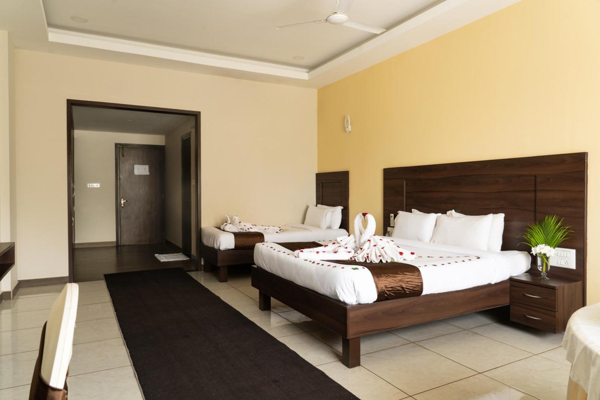 The King'S Meadows Hotel Golhalli Exterior foto