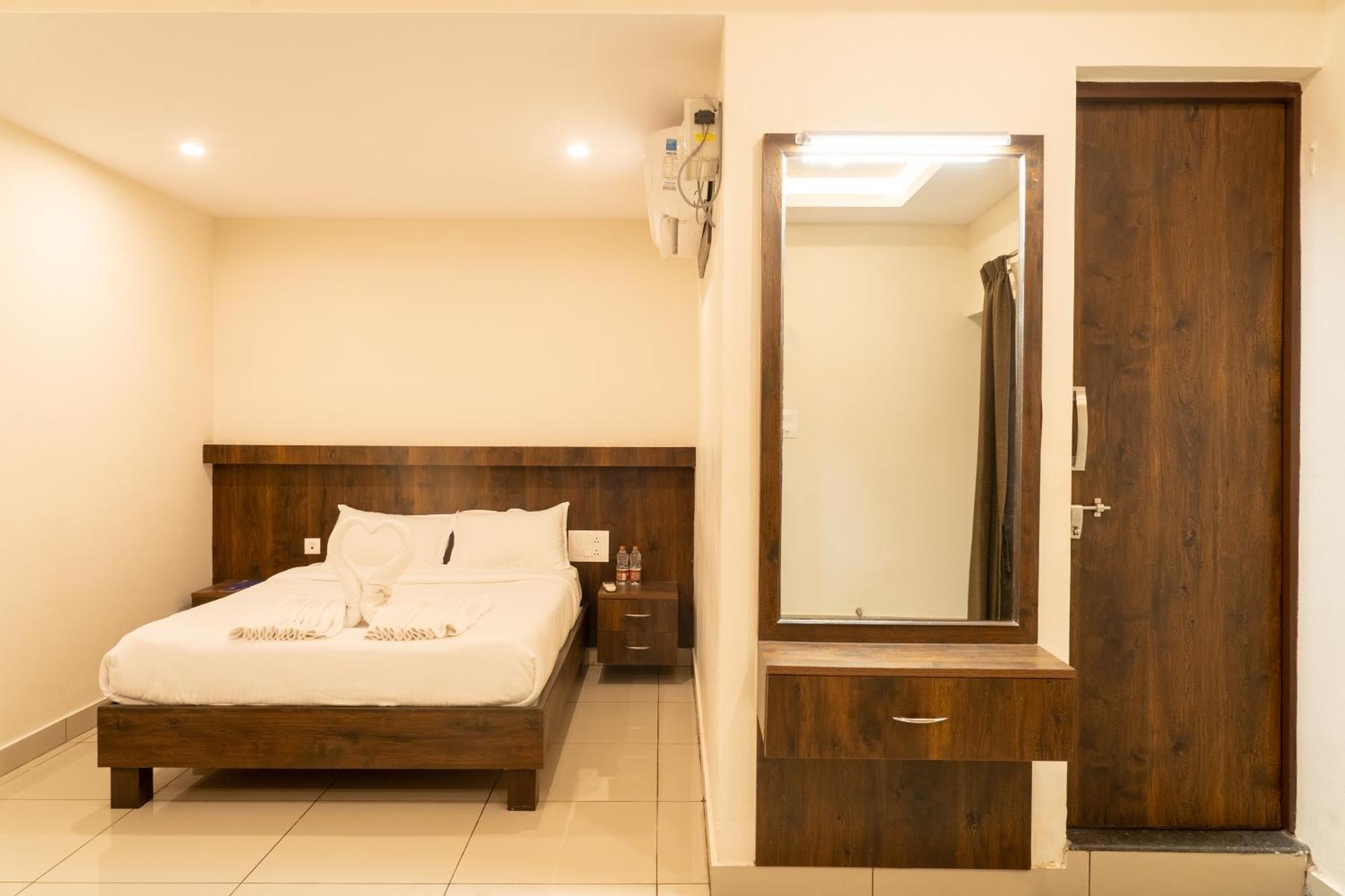 The King'S Meadows Hotel Golhalli Exterior foto