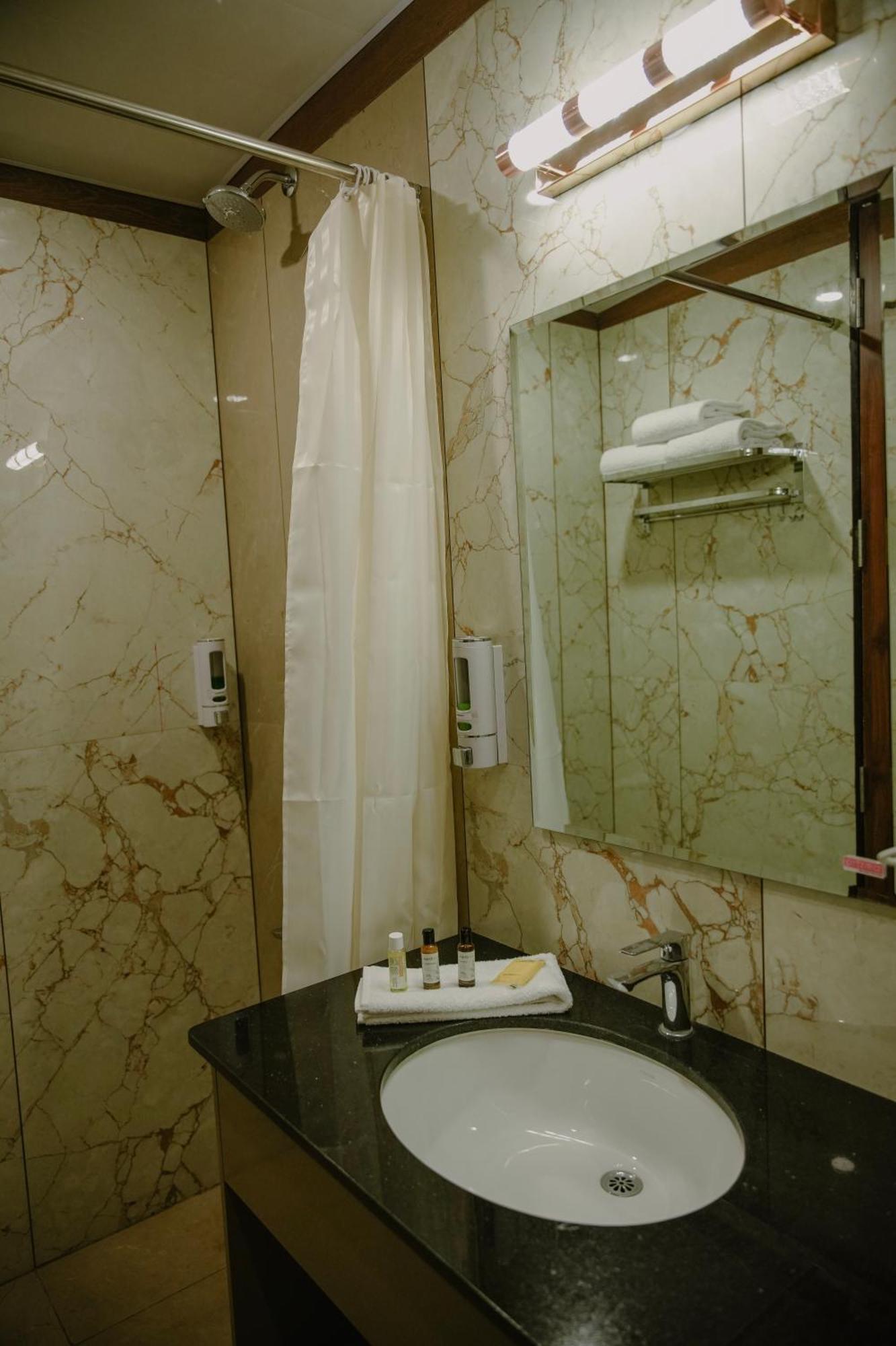 The King'S Meadows Hotel Golhalli Exterior foto